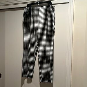 Ellie Tahari. Black and white checked side zip slim pant, ankle length.